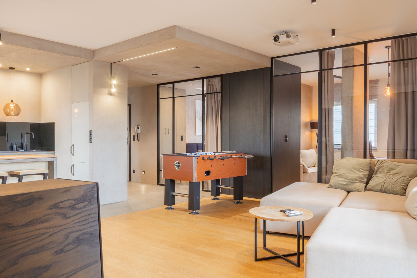 Loftowy Apartament z Tarasem w Sercu Saskiej Kępy