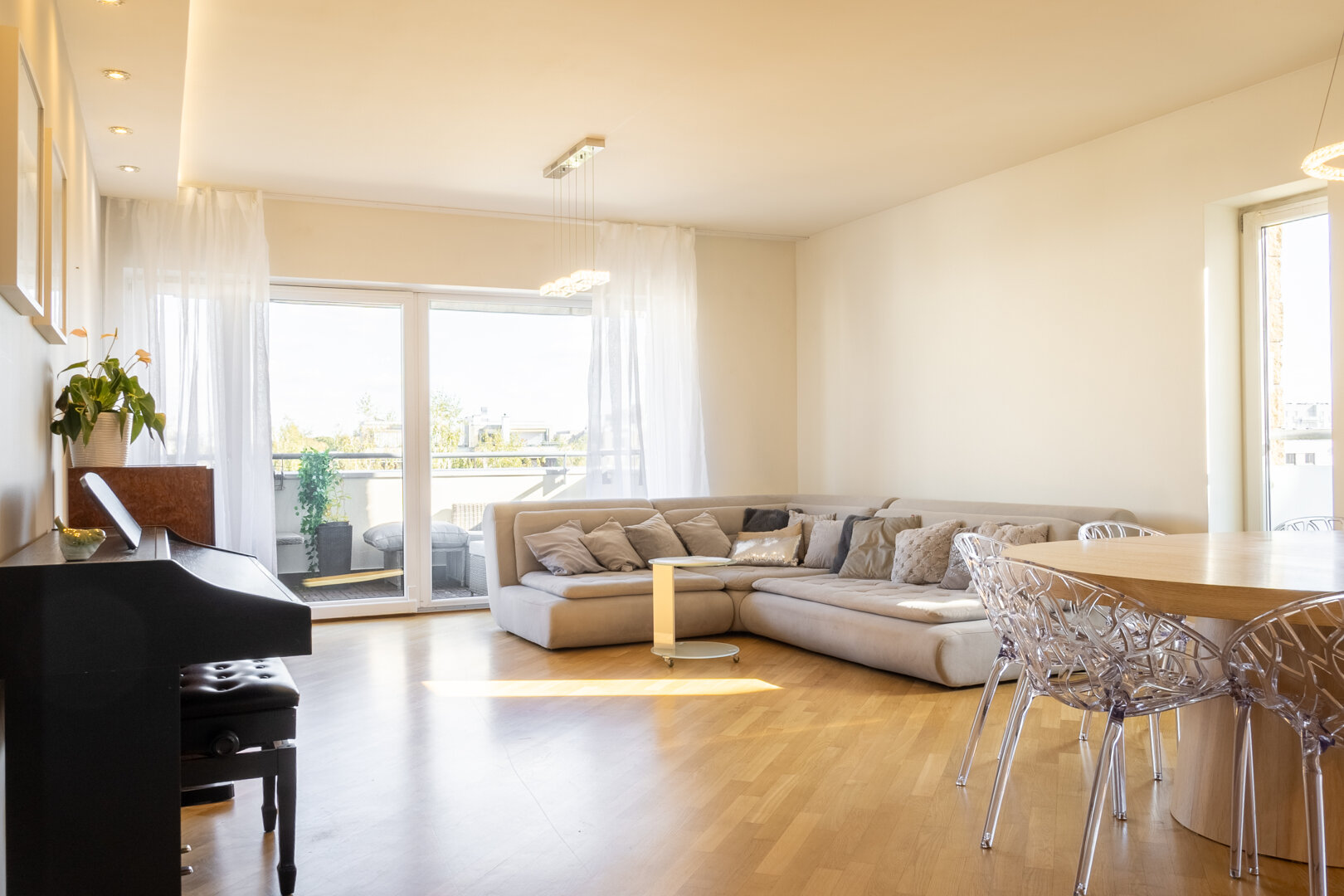 Apartament Marina Warszawa – 3 Sypialnie, Balkon, Garaż Apartament Marina Warszawa – 3 Sypialnie, Balkon, Garaż
